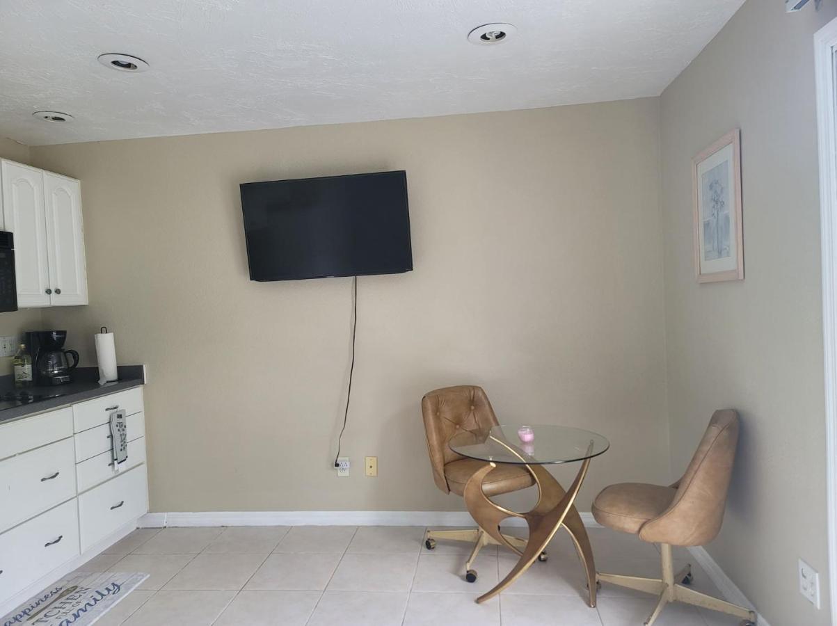 Entire Guesthouse 5 Mins To Siesta Key & Downtown Sarasota Exterior foto