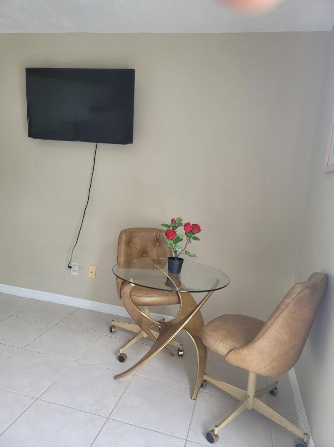 Entire Guesthouse 5 Mins To Siesta Key & Downtown Sarasota Exterior foto